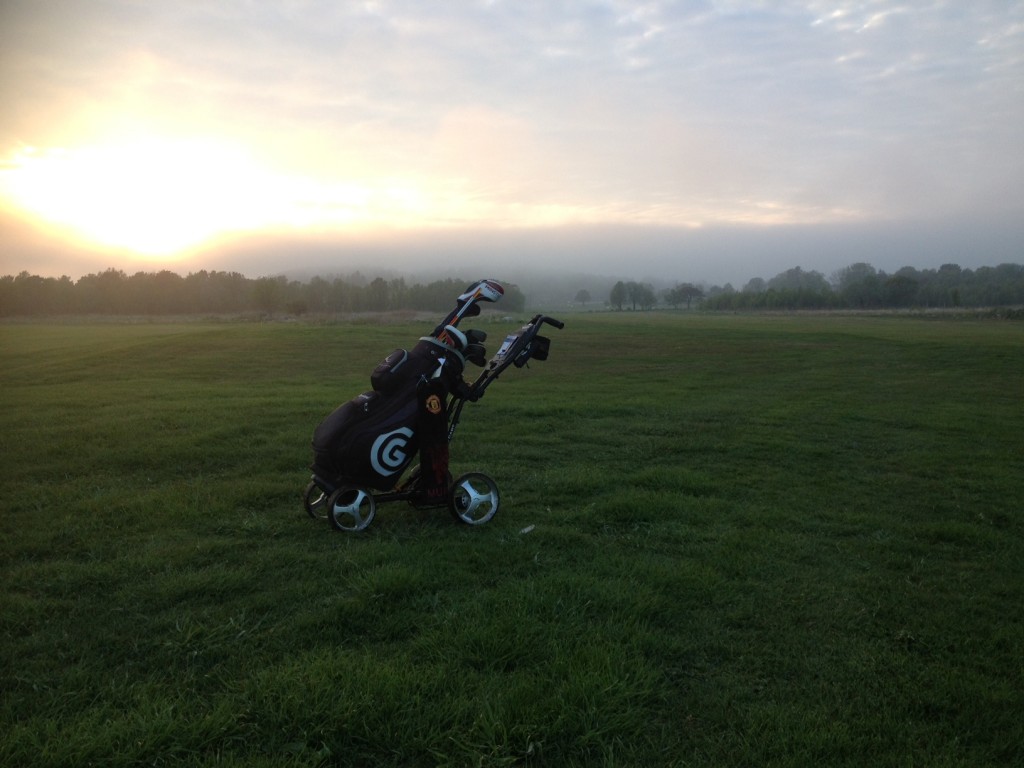 golf i solnedgang